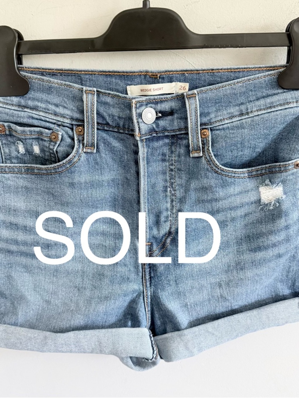 🫐SOLD🫐 Levi’s Cuffed Wedgie Short | Size 26